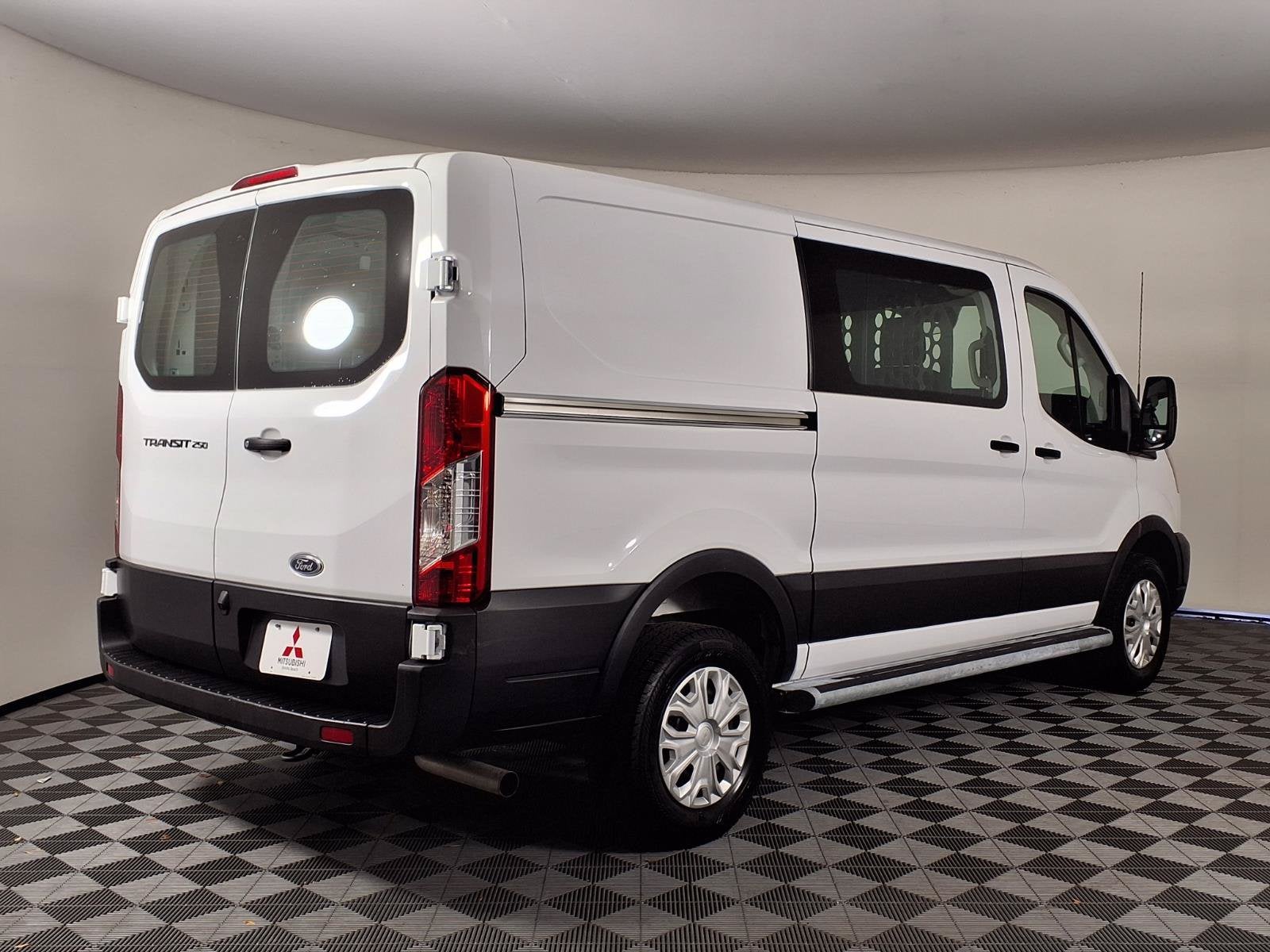 2025 Ford Transit-250 T-250 130" Low Rf 9070 GVWR RWD