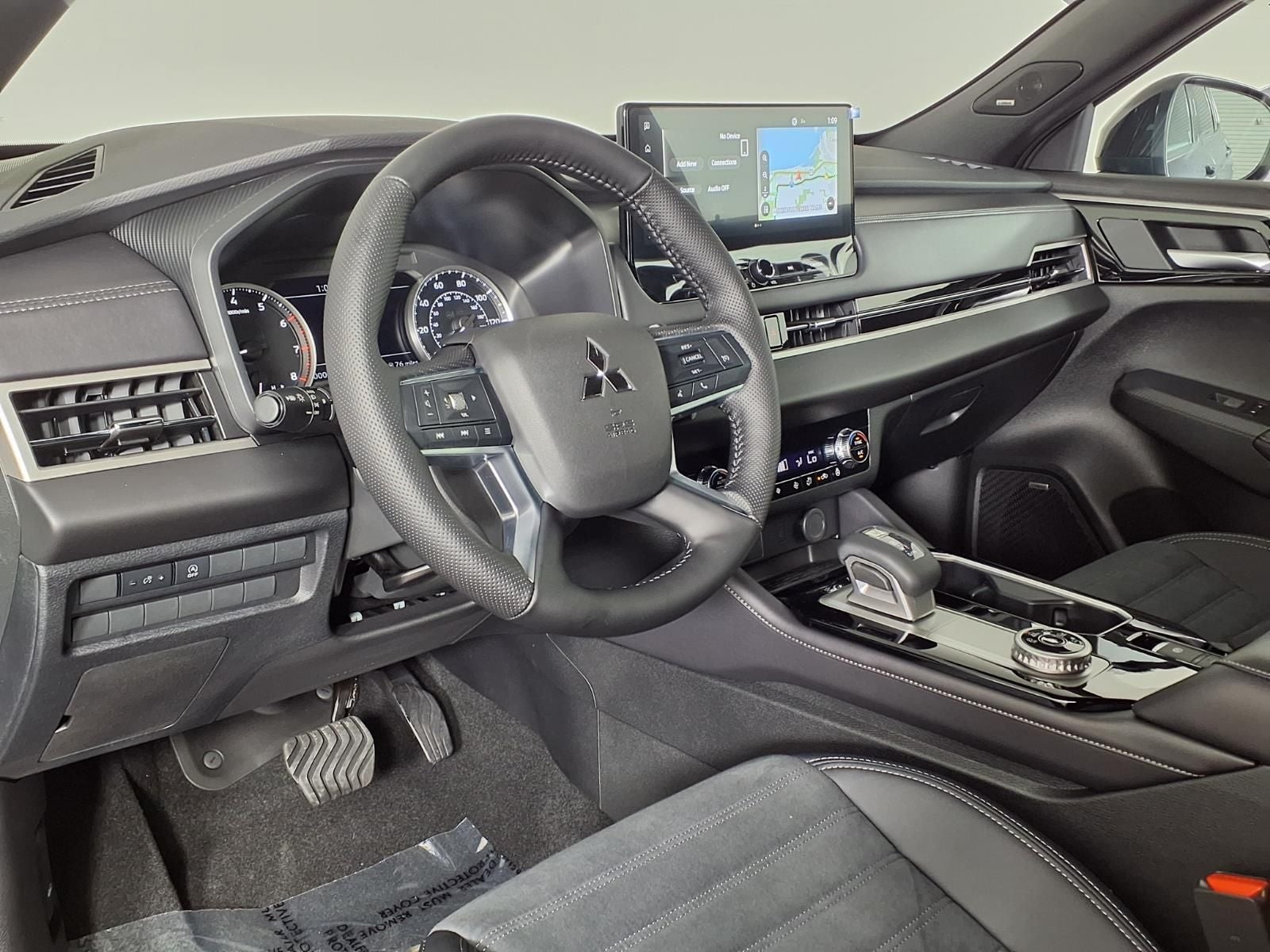 2026 Mitsubishi Outlander LE