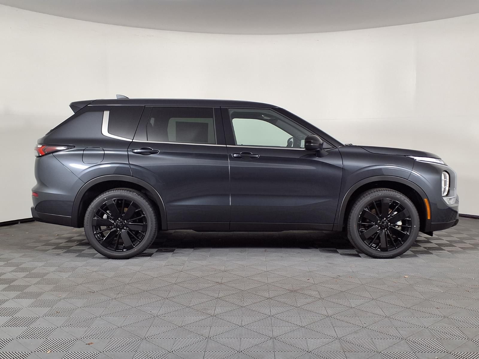 2026 Mitsubishi Outlander LE
