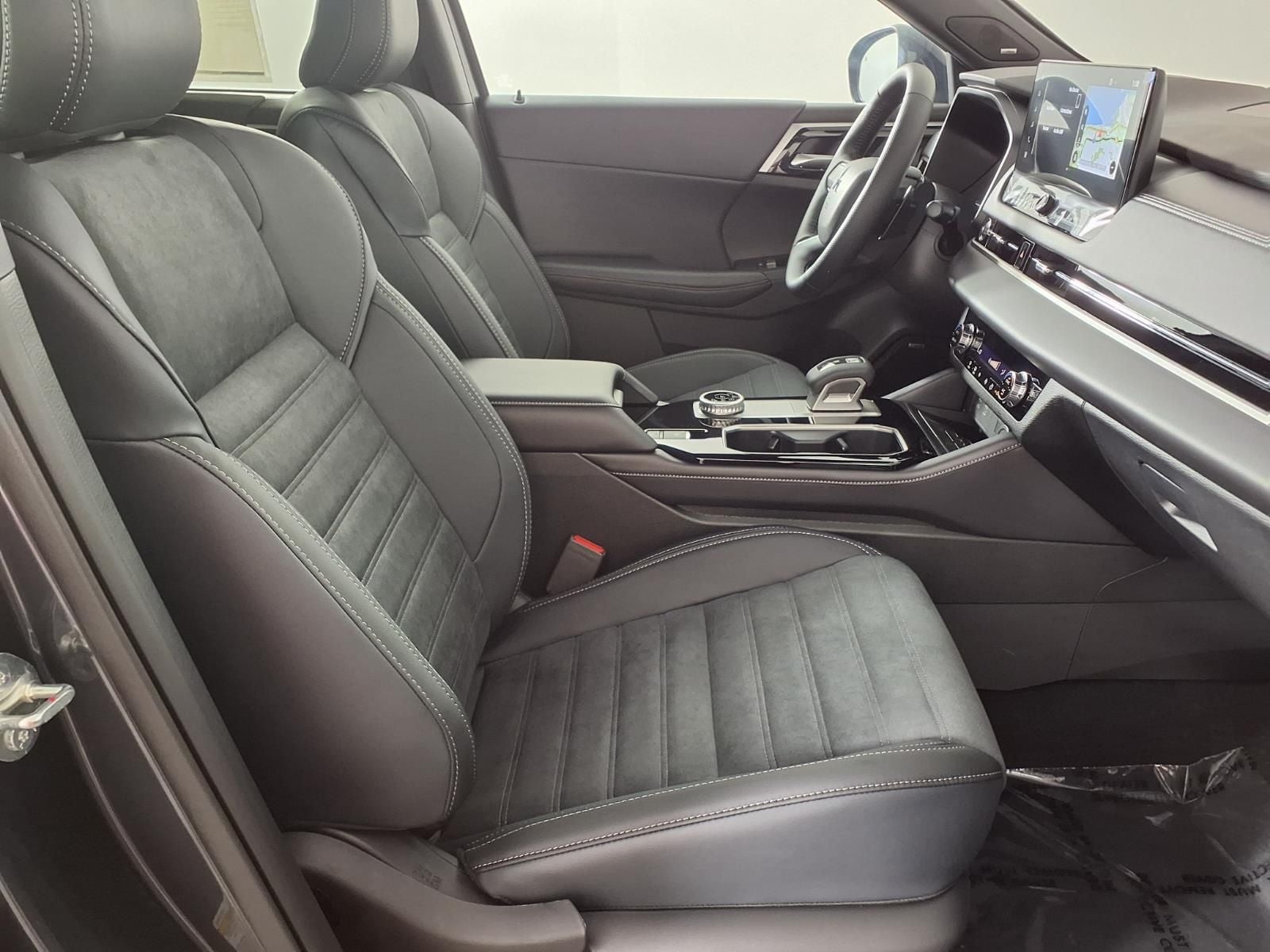 2026 Mitsubishi Outlander LE