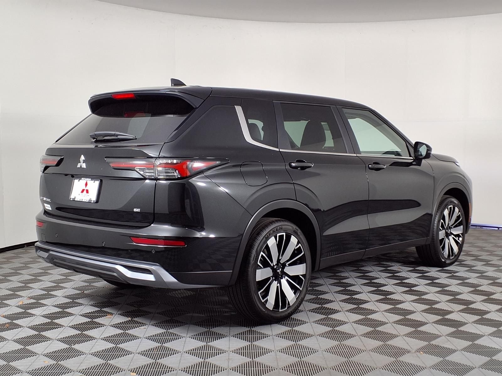 2026 Mitsubishi Outlander SE