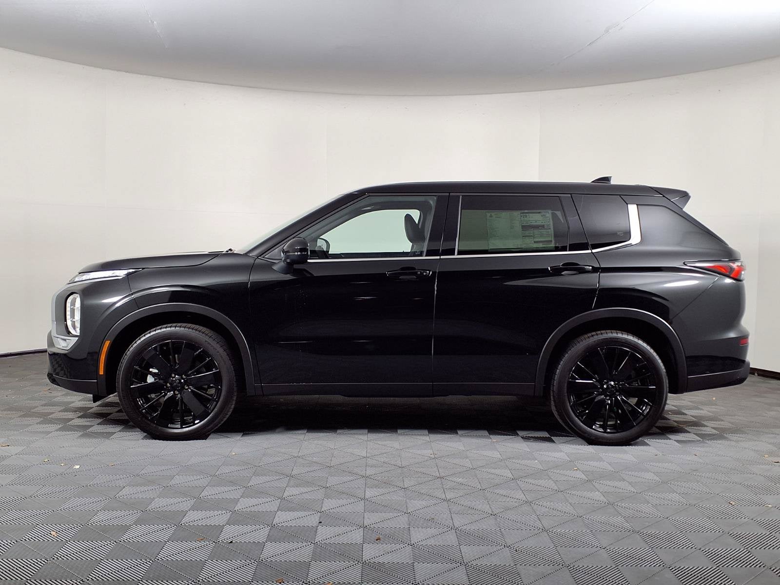 2026 Mitsubishi Outlander LE