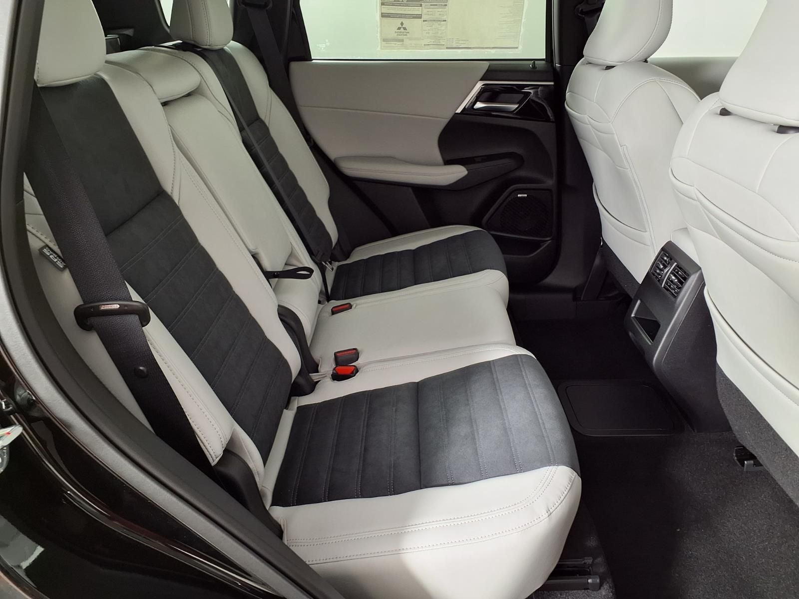 2026 Mitsubishi Outlander PHEV SE