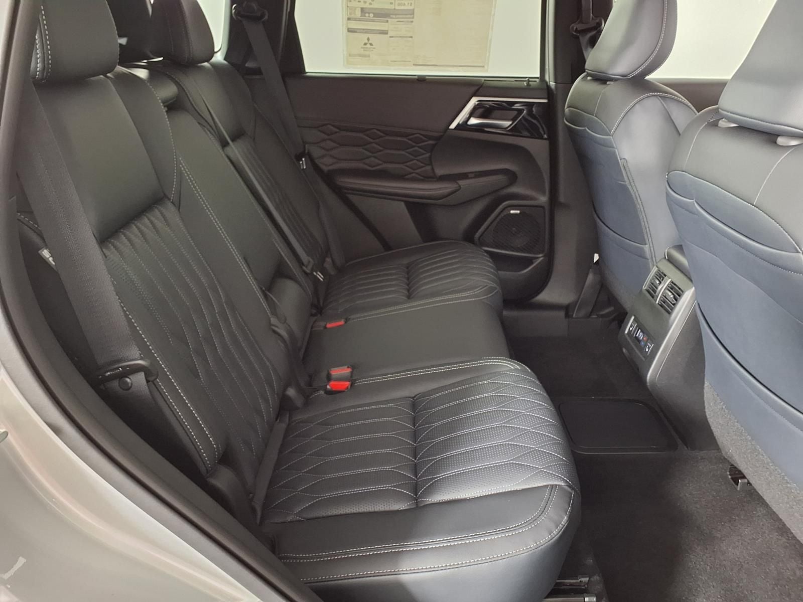 2026 Mitsubishi Outlander PHEV SEL