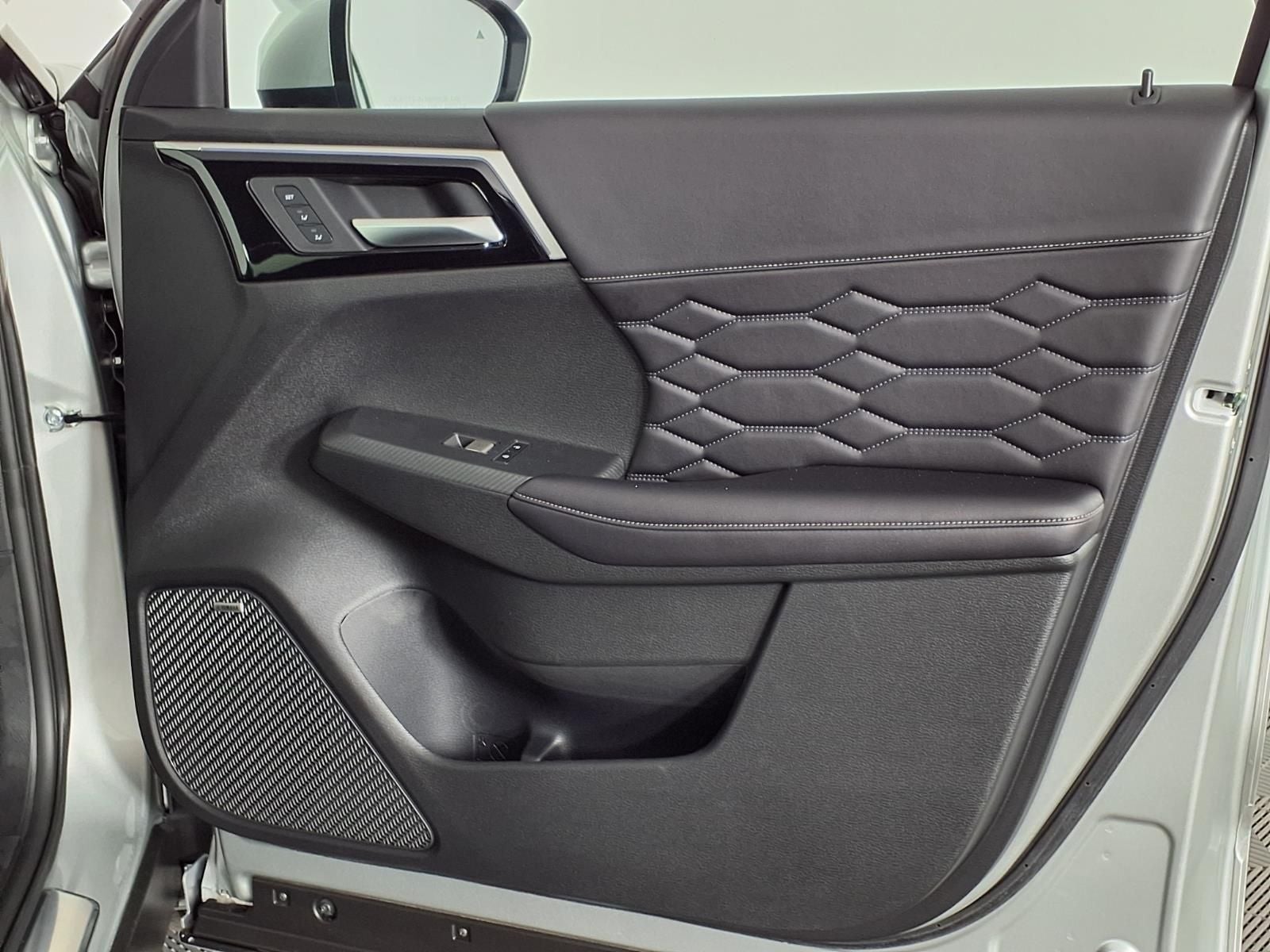 2026 Mitsubishi Outlander PHEV SEL