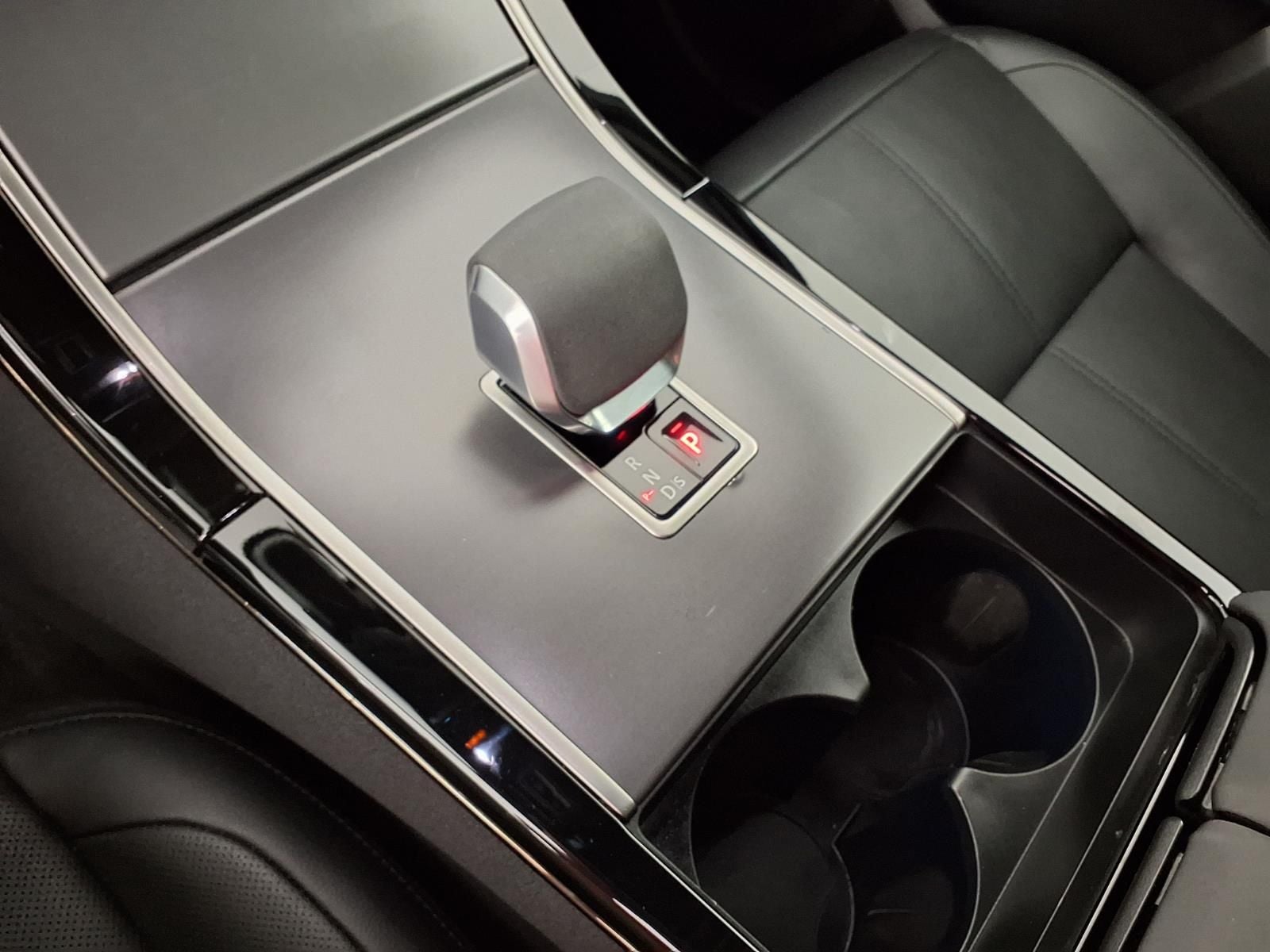 2024 Land Rover Range Rover Velar Dynamic SE