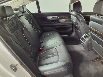 2022 BMW 7 Series 740i