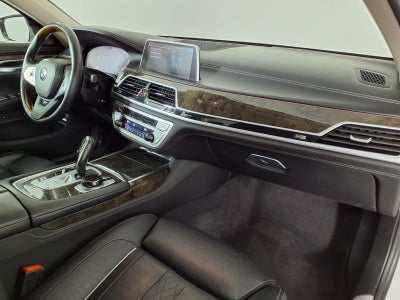 2022 BMW 7 Series 740i