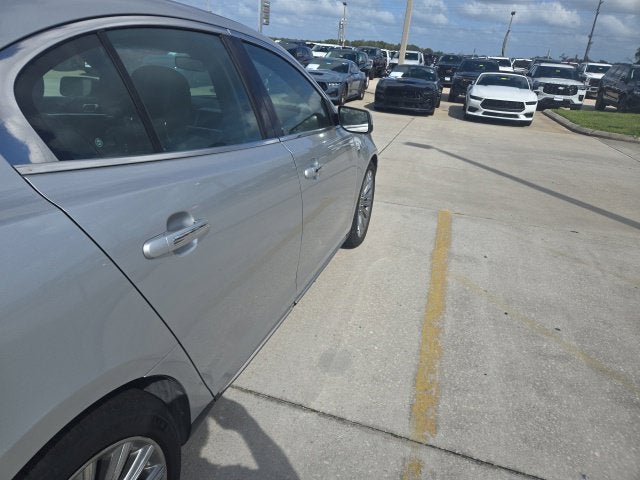 2015 Lincoln MKS Base