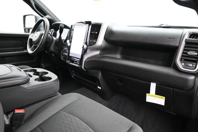 2026 RAM Ram 2500 RAM 2500 BLACK EXPRESS CREW CAB 4X4 6'4' BOX