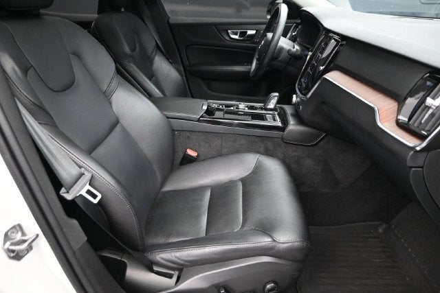 2021 Volvo S60 Recharge Plug-In Hybrid T8 R-Design Expression