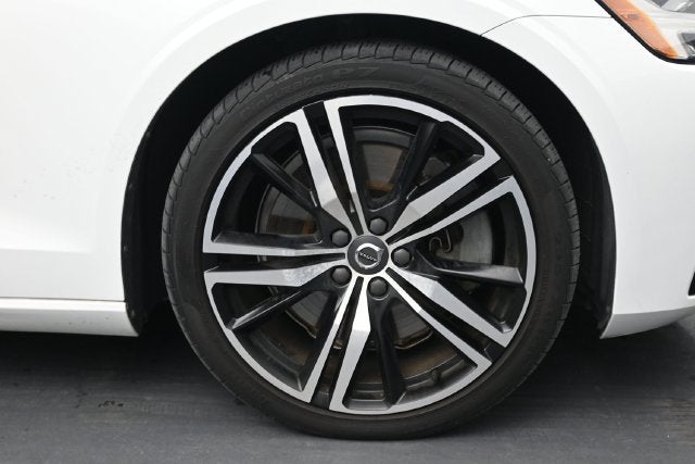 2021 Volvo S60 Recharge Plug-In Hybrid T8 R-Design Expression