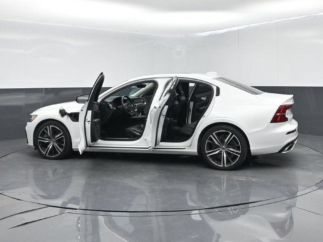 2021 Volvo S60 Recharge Plug-In Hybrid T8 R-Design Expression