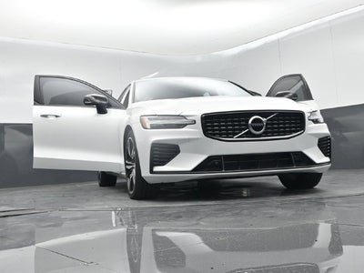 2021 Volvo S60 Recharge Plug-In Hybrid T8 R-Design Expression