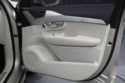 2018 Volvo XC90 T6 Momentum