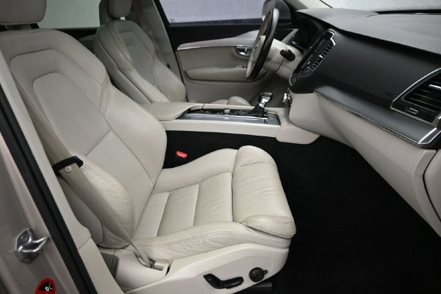 2018 Volvo XC90 T6 Momentum